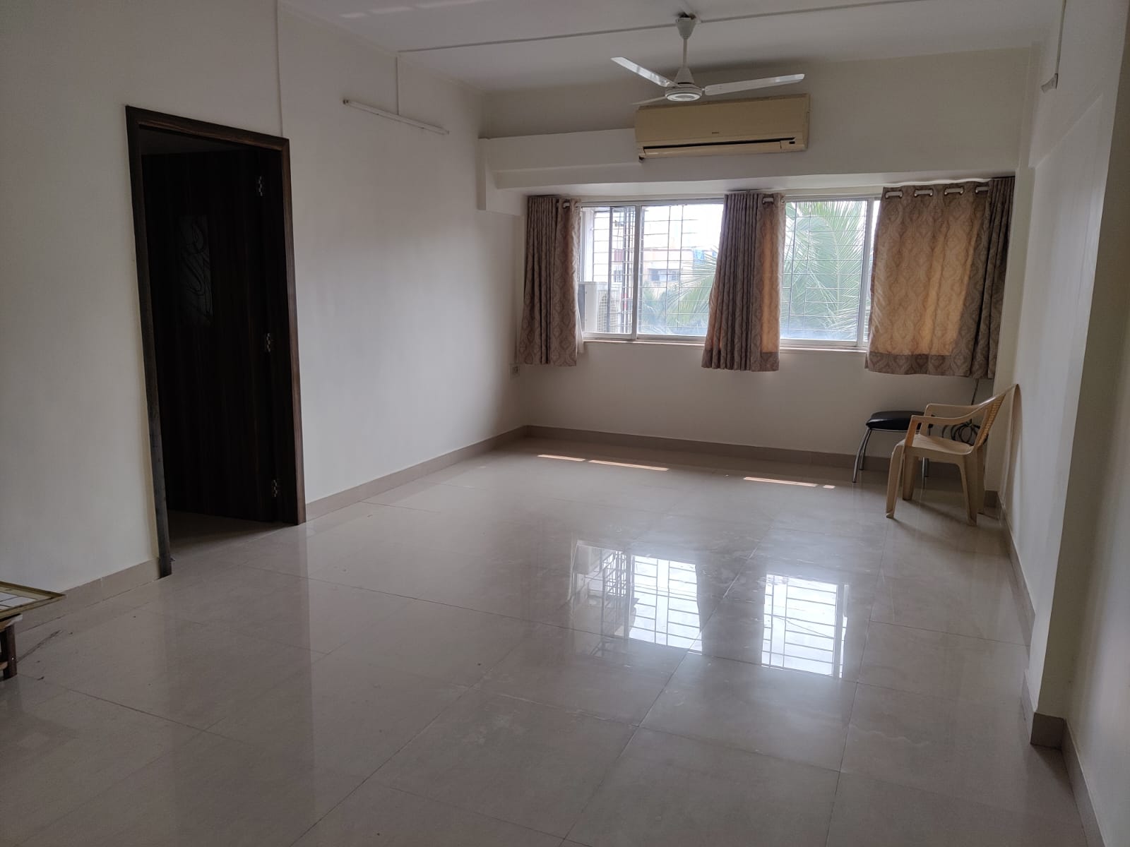 3bhk semi furnished flat for rent in gulmohar road, juhu